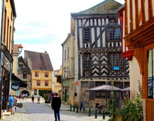 NOYERS SUR SEREIN – MONTREAL – VEZELAY