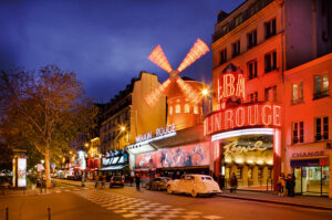 Soirée au Moulin Rouge à Paris : spectacle, champagne ou dîner, et cabaret mythique