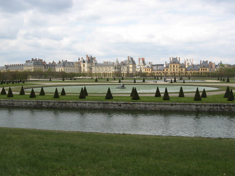 Perspective sur le Grand Parterre et les façades du palais