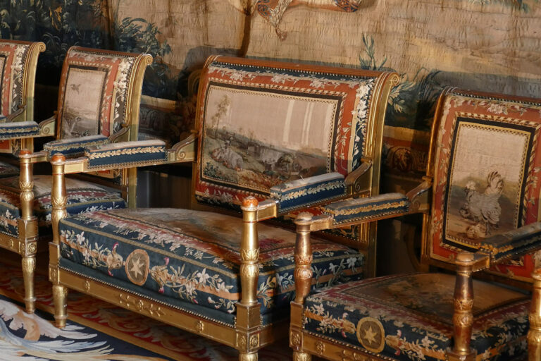 Vue d’un salon d’apparat des appartements royaux à Fontainebleau