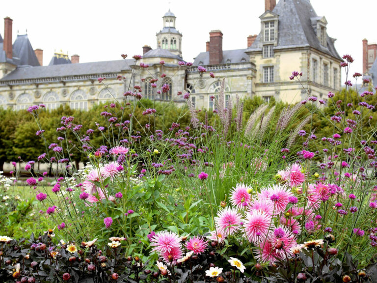 Le château de Fontainebleau depuis le parc