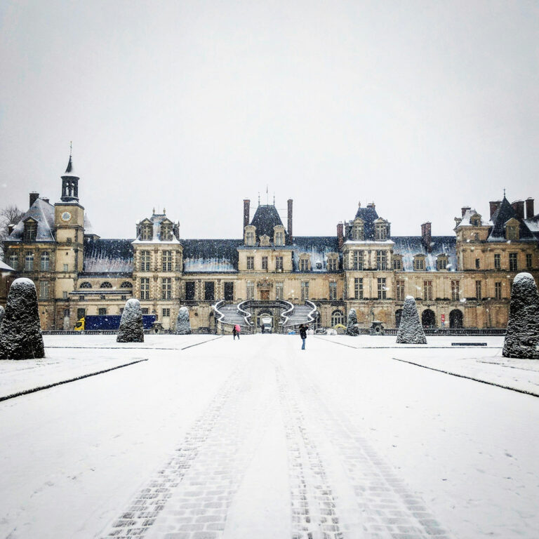 Le château de Fontainebleau sous la neige