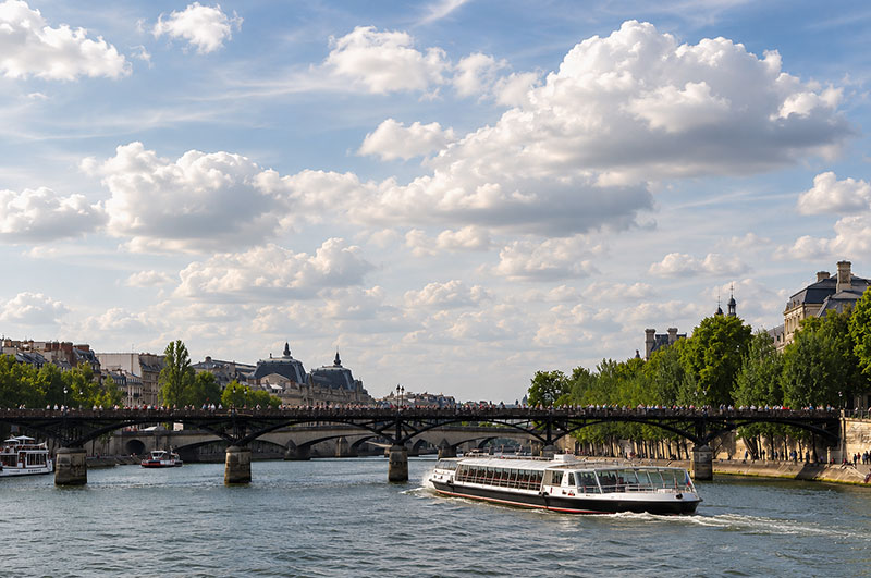 Croisière sur la Seine : déjeuner ou dîner sur le bateau