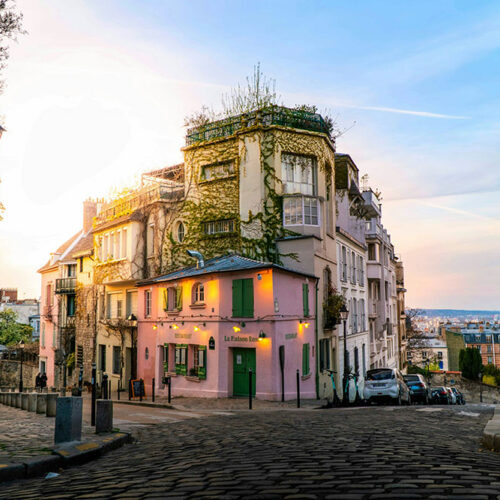 Une rue à Montmartre   Paris