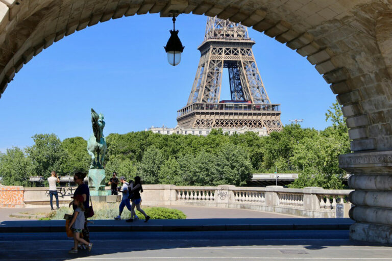 Eiffel Tower seen from the Bir Hakeim bridge